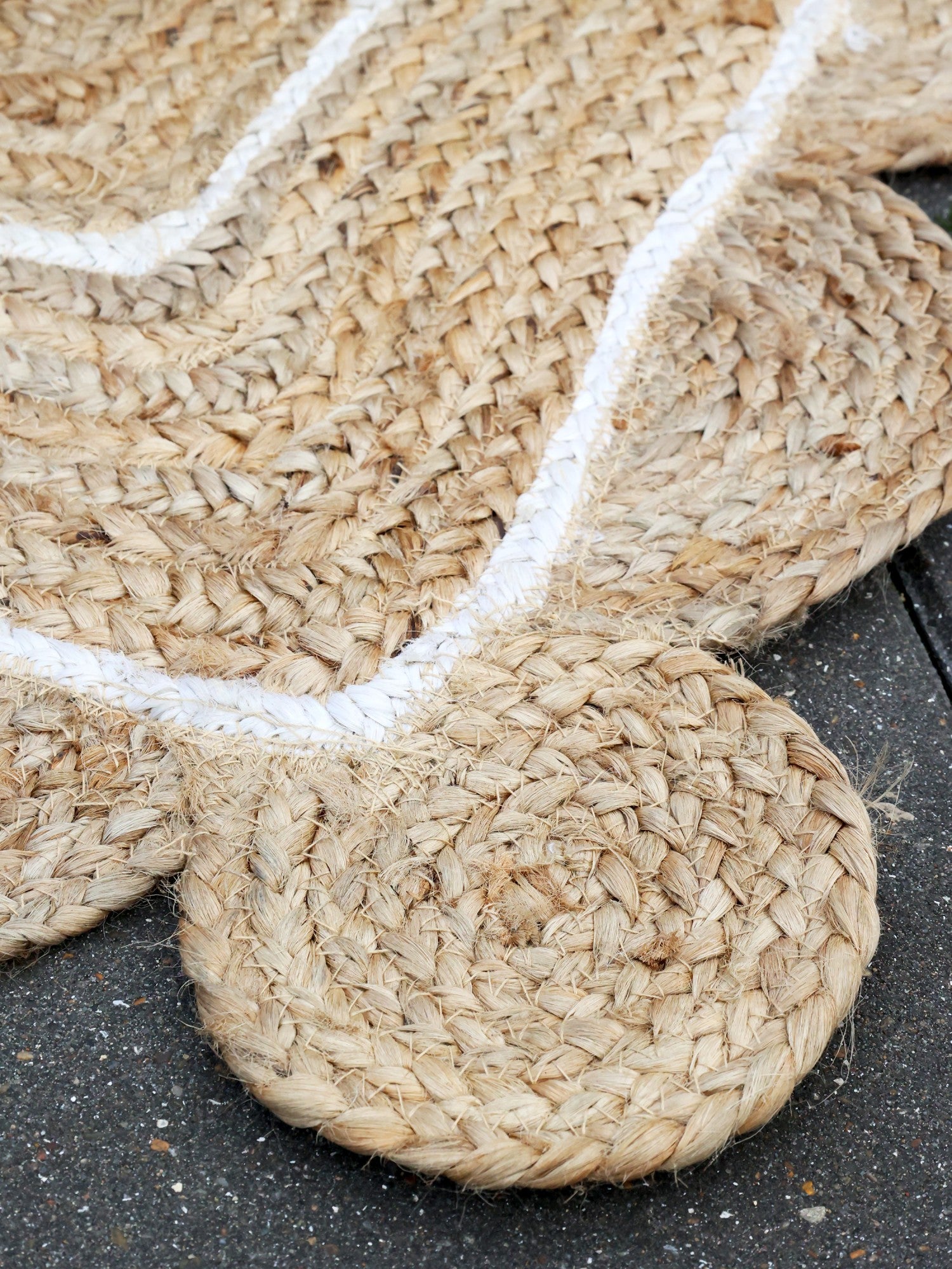 Detailed shot of the edge of a Natural Jute Rug with Scallop Edge.
